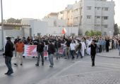 حشود يختتمون عزاء الشاب المتروك بالماحوز