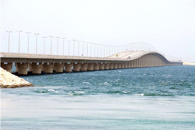 في اي عام افتتح جسر الملك فهد