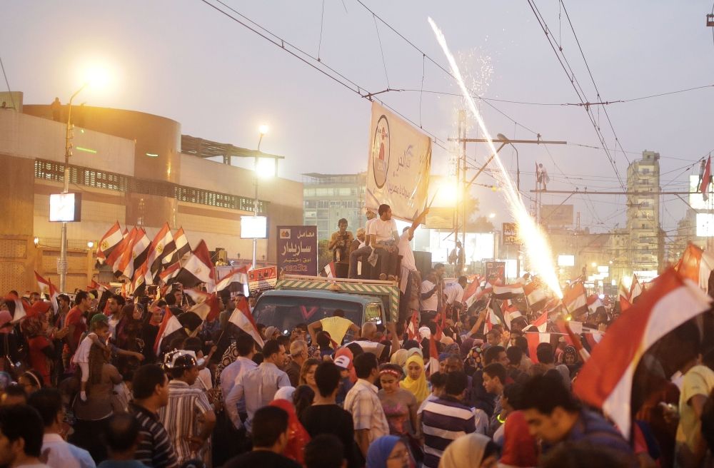 مصر تعتقل سبعة رجال تحرشوا بنساء في احتفال بتنصيب السيسي  دولية - صحيفة الوسط البحرينية - مملكة البحرين