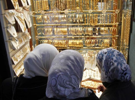 ركود سوق الذهب في رمضان وانخفاض الأسعار بنسبة 3 %  اقتصاد - صحيفة الوسط البحرينية - مملكة البحرين