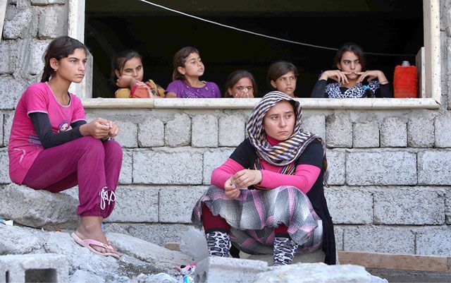 وفاة 40 طفلاً إيزيديّاً ووزارة المرأة  تدعو لإنقاذ نساء العراق من السبي  أخبار دولية - صحيفة الوسط البحرينية - مملكة البحرين
