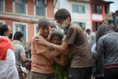 مقتل 120 شخصاً على الاقل فى زلزال نيبال