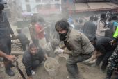 الإمارات تقدم مساعدات إغاثة عاجلة لضحايا زلزال نيبال