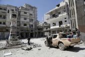 المرصد السوري: المقاتلون يسيطرون على معسكر لقوات الحكومة في إدلب