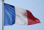 فرنسا: سنبدأ في تسليم مقاتلات رافال لقطر في منتصف 2018
