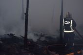 شاهد الصور... حريق يلتهم مستودع أثاث مستخدم بسوق المحرق