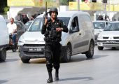 الشرطة التونسية تستخدم الغاز المسيل للدموع لمنع محتجين من الاقتراب من حقل نفطي