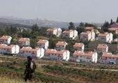 الفلسطينيون يسابقون المستوطنين إلى قمم الجبال
