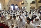 بعد التفجير الإرهابي الذي تعرض له الأسبوع الماضي مسجد الإمام الحسين في الدمام يمتلأ بالمصلين  