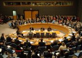 مجلس الأمن الدولي يدين مهاجمة المدنيين واستخدام البراميل المتفجرة بسوريا