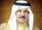 العاهل في مقدمة مستقبلي أمير الكويت لدى وصوله إلى البلاد‎