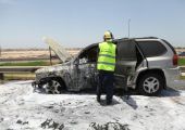 شاهد الصور... نجاة عائلة بحرينية إثر احتراق سيارتهم على شارع الشيخ خليفة