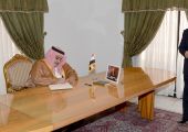 وزير الخارجية يقدم تعازي البحرين بوفاة النائب العام المصري