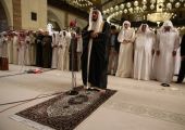 مراسل وكالة أنباء البحرين: أكثر من 5000 مصلي أدى الصلاة الموحدة في جامع الفاتح