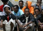 55 مهاجرًا من السودان وإريتريا يخترقون الجدار الإسرائيلي