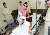 السعودية: أمير عسير يقف على موقع حادثة تفجير مسجد الطوارئ