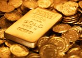 الذهب يصعد لأعلى مستوى في 3 أسابيع مع هبوط الدولار والأسهم بعد خفض اليوان