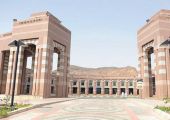 السعودية: جامعة طيبة تنهي عقد أكاديمي أجبر طلابه على «الهدايا»