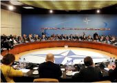 وزراء سابقون: روسيا وحلف الأطلسي بحاجة لقواعد جديدة لتقليص خطر الحرب