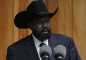 قادة شرق إفريقيا في طريقهم لحضور توقيع اتفاق السلام بجنوب السودان