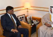 رئيس ديوان ولي العهد يلتقي السفير الهندي لدى البحرين