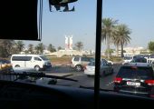 شاهد الصور... ازدحامات مرورية تشل الحركة في مختلف شوارع البحرين