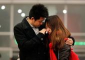 شركة يابانية تؤجر رجالا لطيفين لكفكفة دموع النساء