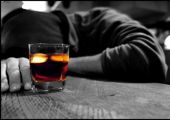 مقتل 10 أشخاص على الأقل بعد تناول خمور مسممة في الهند