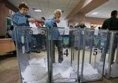 هولاند: الانتخابات المحلية في اوكرانيا ستتم بعد 2015