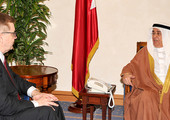 محمد بن مبارك يبحث التطورات الدولية مع السفير الألماني الجديد