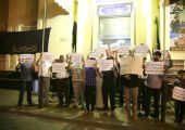 مصلو مسجد «مؤمن» بالمنامة يعتصمون للمطالبة بإعادة القيّم وبديله