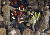 18 قتيلا و150 شخصا تحت أنقاض مصنع منهار في باكستان