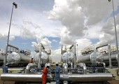 النفط يصعد بعد تقرير عن اقتراح سعودي لتحقيق التوازن بالسوق
