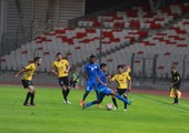 الحد يهزم الأهلي ويتصدر دوري كرة القدم البحريني