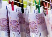 شاب يعثر على 100 ألف يورو طافية والشرطة تجففها