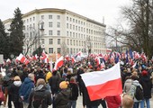 مظاهرات في جميع أنحاء بولندا تأييدا للديمقراطية