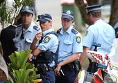 شابة أسترالية تذهب لقسم الشرطة بسيارة مسروقة