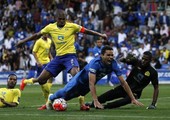 الدوري السعودي: الأهلي يهزم القادسية والهلال يفوز على النصر