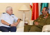 القائد العام يستعرض العلاقات مع رئيس الدفاع بالقوات المسلحة البلجيكية