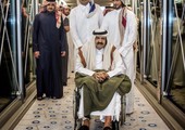 أمير قطر السابق يعود للدوحة و 