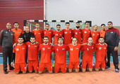 أحمر اليد يجري 