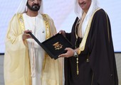خالد بن عبدالله يتسلم جائزة محمد بن راشد للإبداع الرياضي عن أفضل إداري رياضي عربي