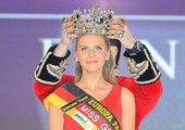عروض الأزياء تخطف ملكة جمال ألمانيا من الطب