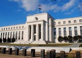 «المركزي الأميركي» يبقي أسعار الفائدة مستقرة ويراقب الأسواق العالمية