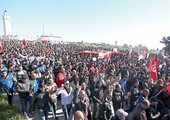 الأمن التونسي يتظاهر أمام القصر