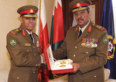 القائد العام يسلم الجلاهمة والنعيمي وسام الشيخ عيسى من الدرجة الأولى