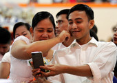 بالصور.. المئات يشاركون في حفل زفاف جماعي في الفلبين