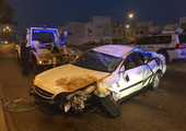 بالصور... انقلاب سيارة بمحاذاة إسكان السنابس تركها صاحبها على الطريق