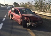 إصابة شخصين بتصادم مركبتين على شارع الشيخ خليفة 