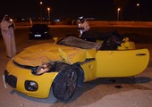 بالصور ..إصابات بليغة لبحرينية بتصادم مركبتين على شارع الشيخ خليفة